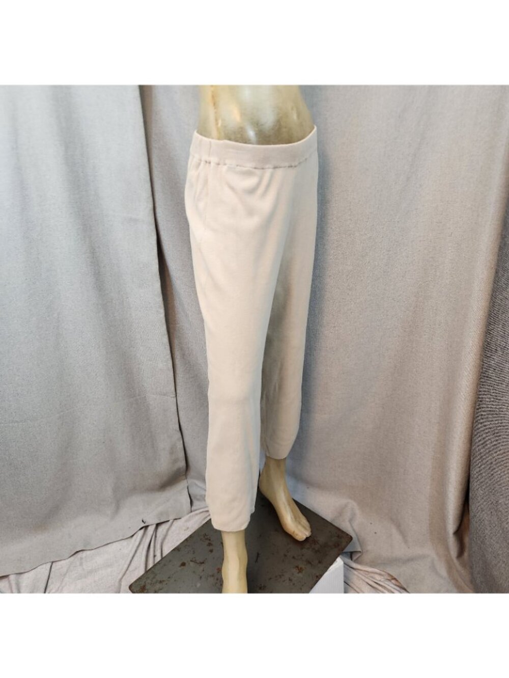 Chicos Beige Brown Casual Stretch Knit Cropped Pants Size 1 MEDIUM 8 Elastic Wst - Picture 3 of 6